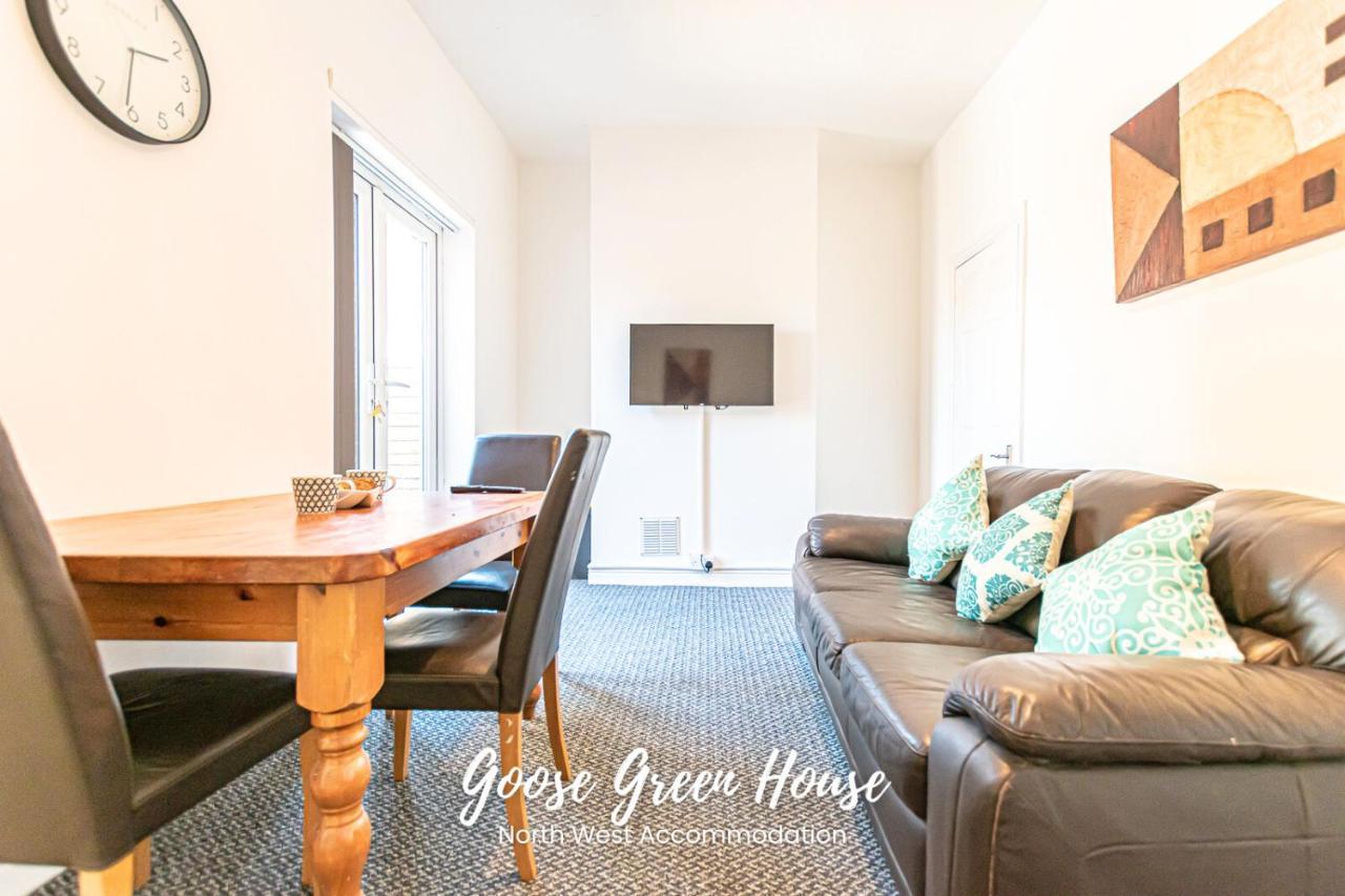Modern 3Br House In Ince Ideal For Contractors & Long Stays Wigan Buitenkant foto