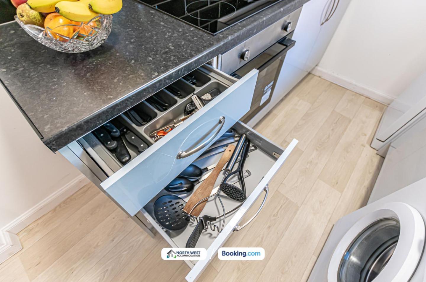 Modern 3Br House In Ince Ideal For Contractors & Long Stays Wigan Buitenkant foto