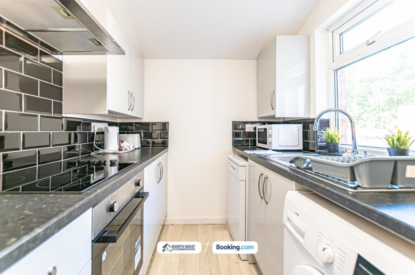 Modern 3Br House In Ince Ideal For Contractors & Long Stays Wigan Buitenkant foto