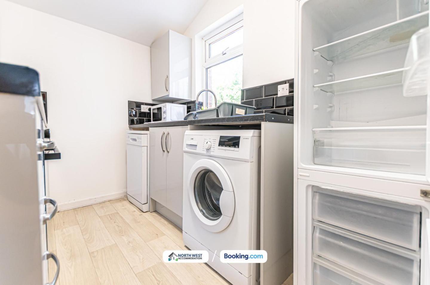 Modern 3Br House In Ince Ideal For Contractors & Long Stays Wigan Buitenkant foto