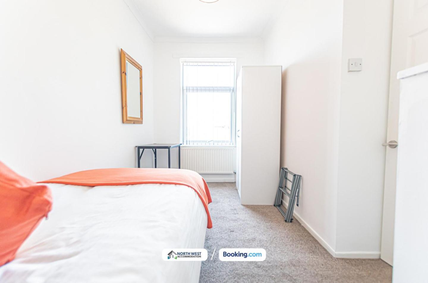 Modern 3Br House In Ince Ideal For Contractors & Long Stays Wigan Buitenkant foto