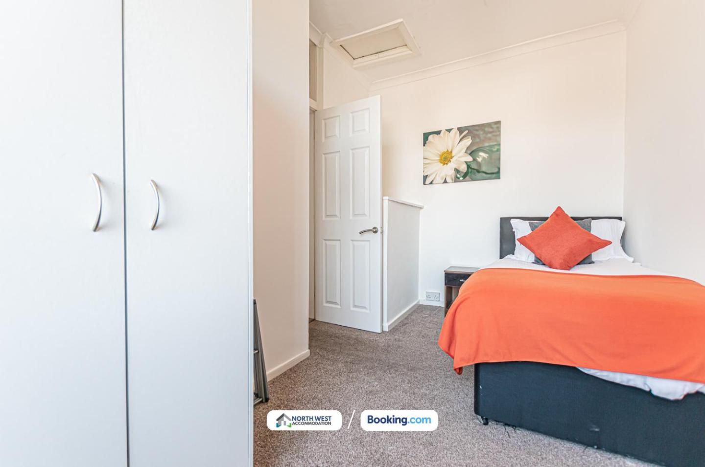 Modern 3Br House In Ince Ideal For Contractors & Long Stays Wigan Buitenkant foto